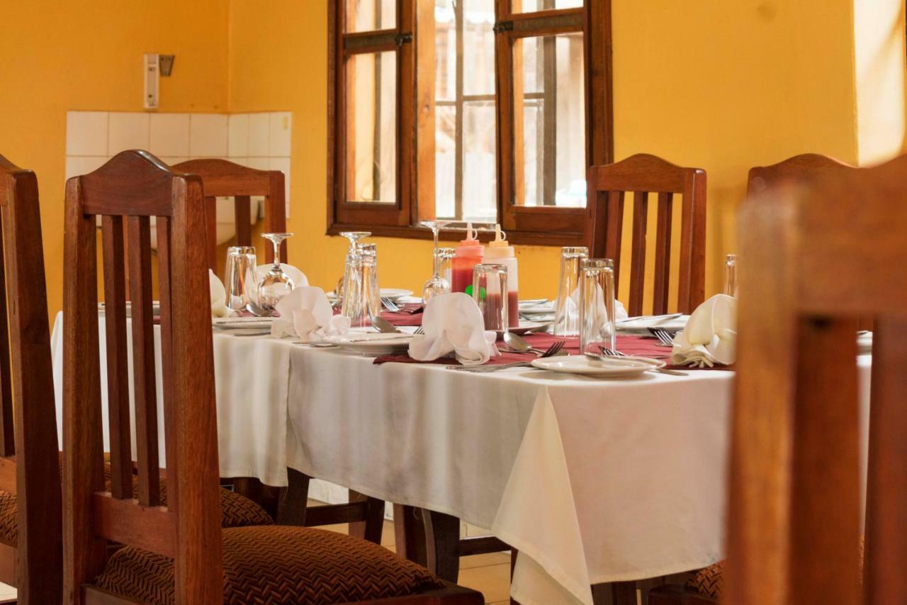 Rwenzori International Hotel Kasese Buitenkant foto