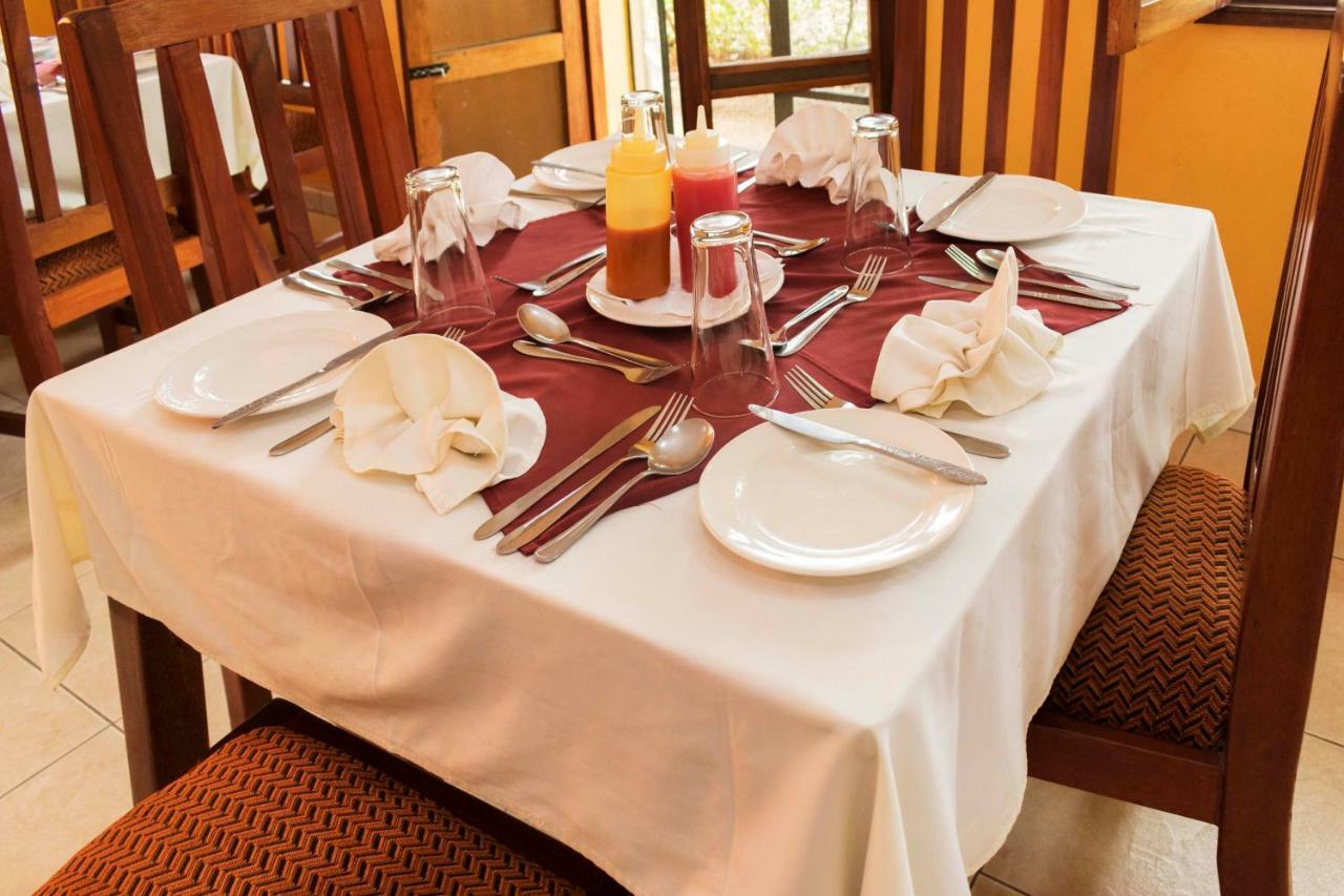 Rwenzori International Hotel Kasese Buitenkant foto