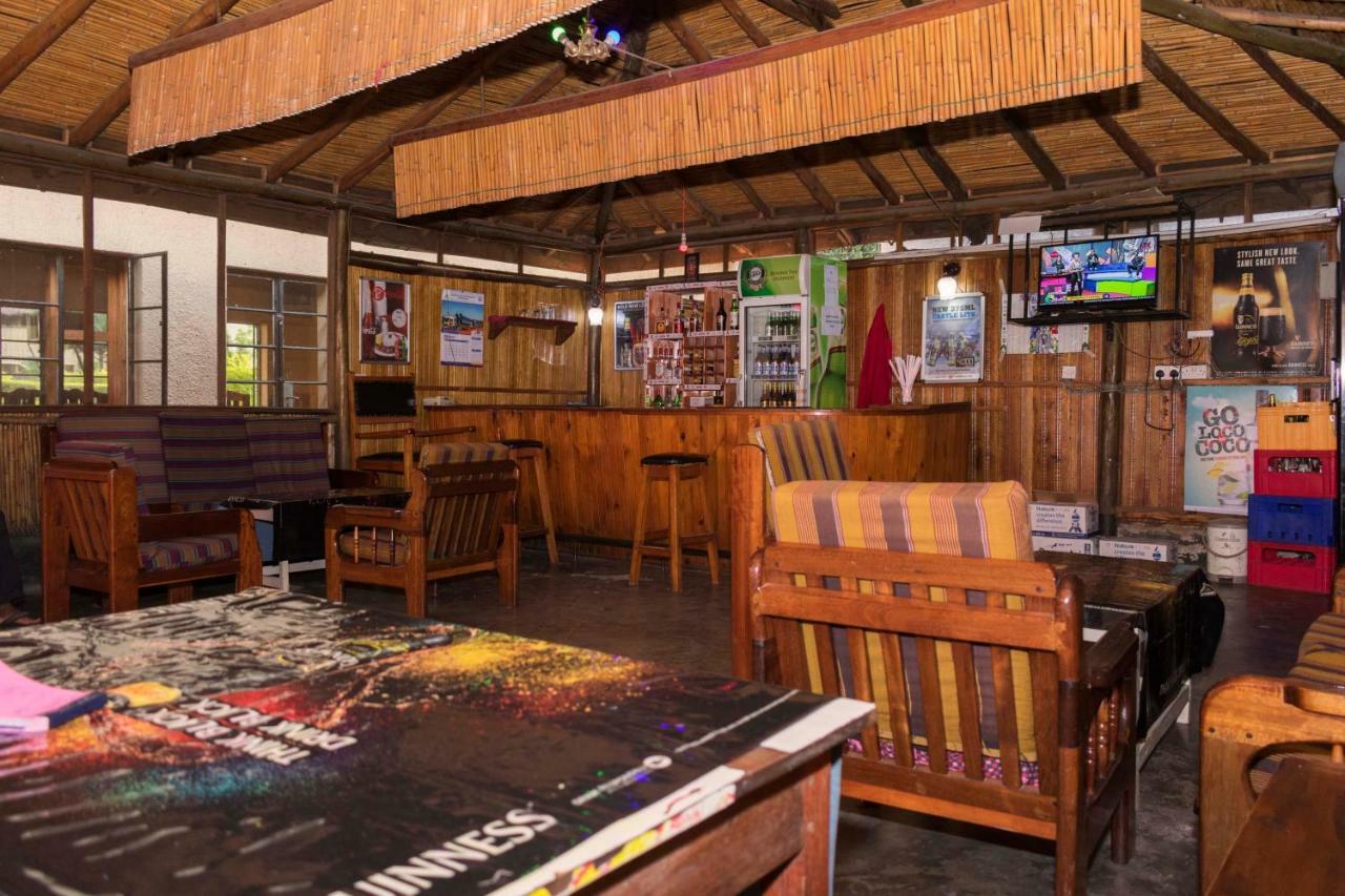 Rwenzori International Hotel Kasese Buitenkant foto