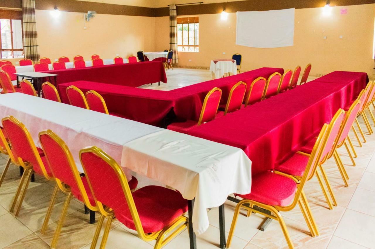 Rwenzori International Hotel Kasese Buitenkant foto