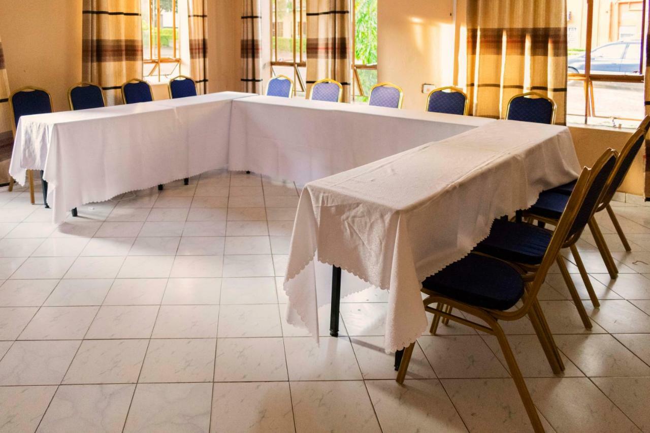 Rwenzori International Hotel Kasese Buitenkant foto