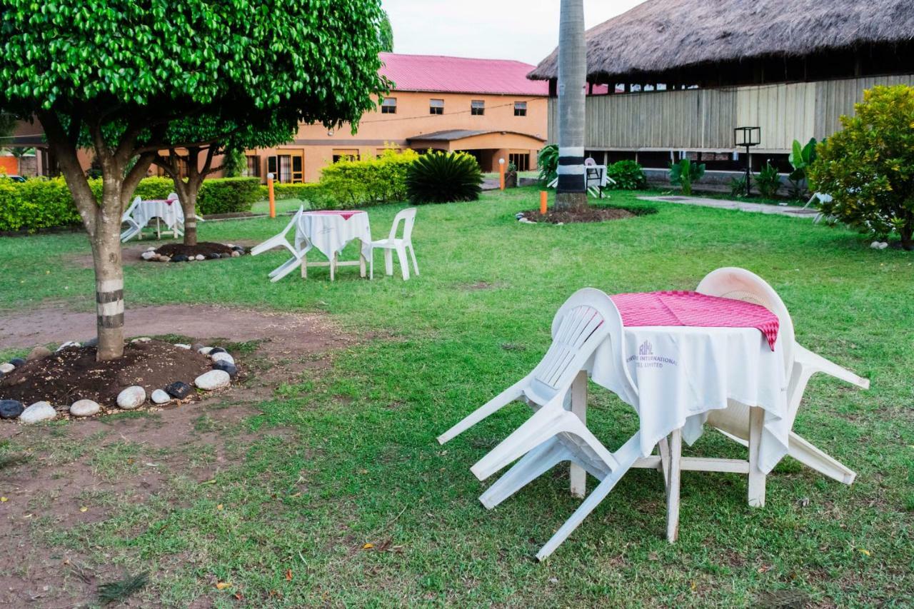 Rwenzori International Hotel Kasese Buitenkant foto