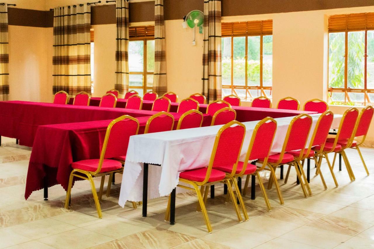 Rwenzori International Hotel Kasese Buitenkant foto