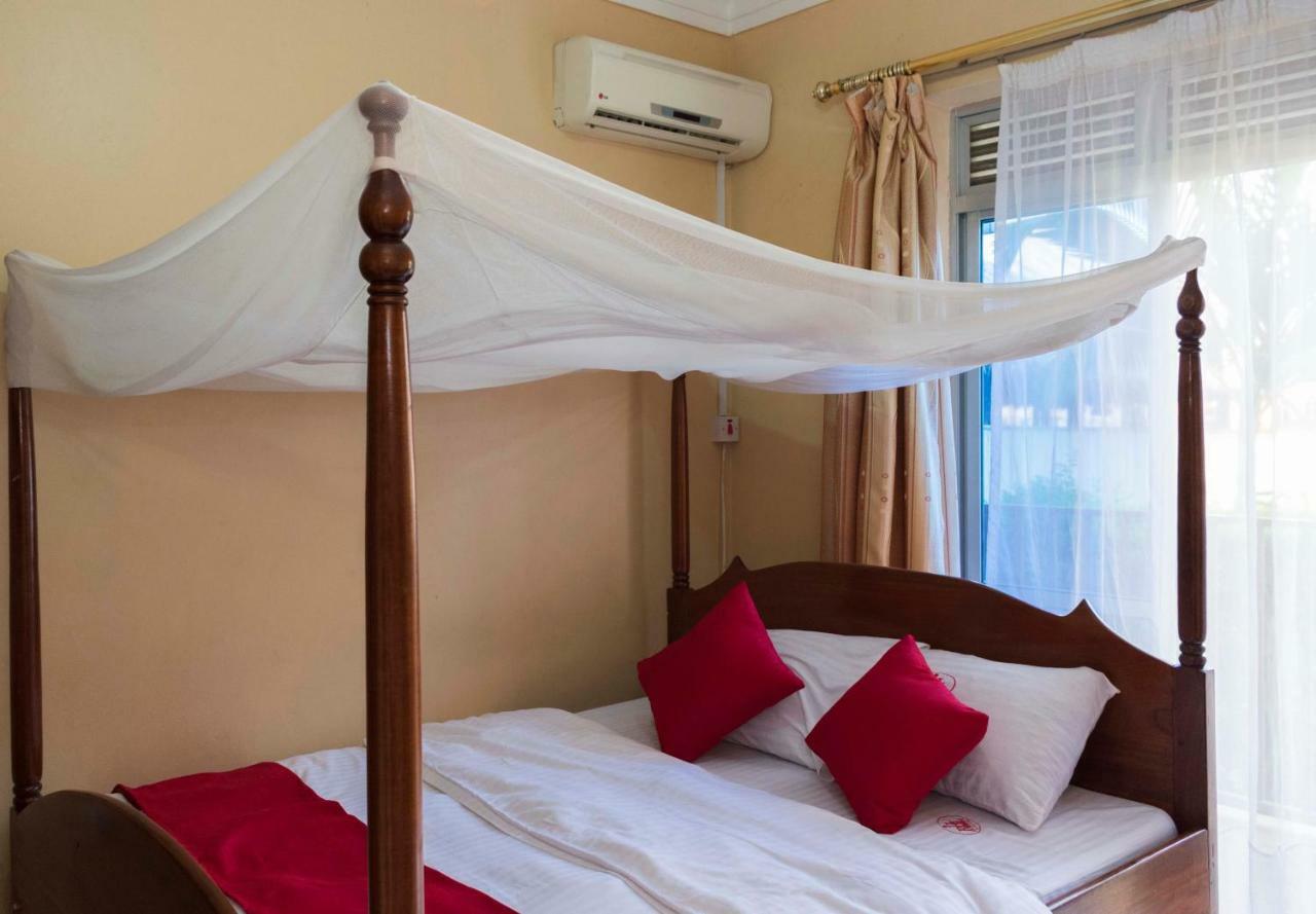 Rwenzori International Hotel Kasese Buitenkant foto