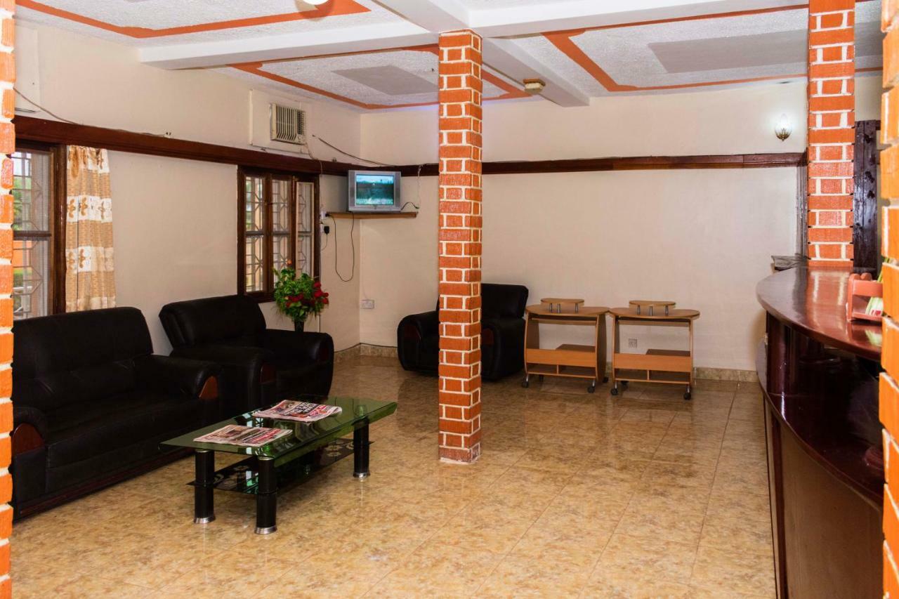 Rwenzori International Hotel Kasese Buitenkant foto